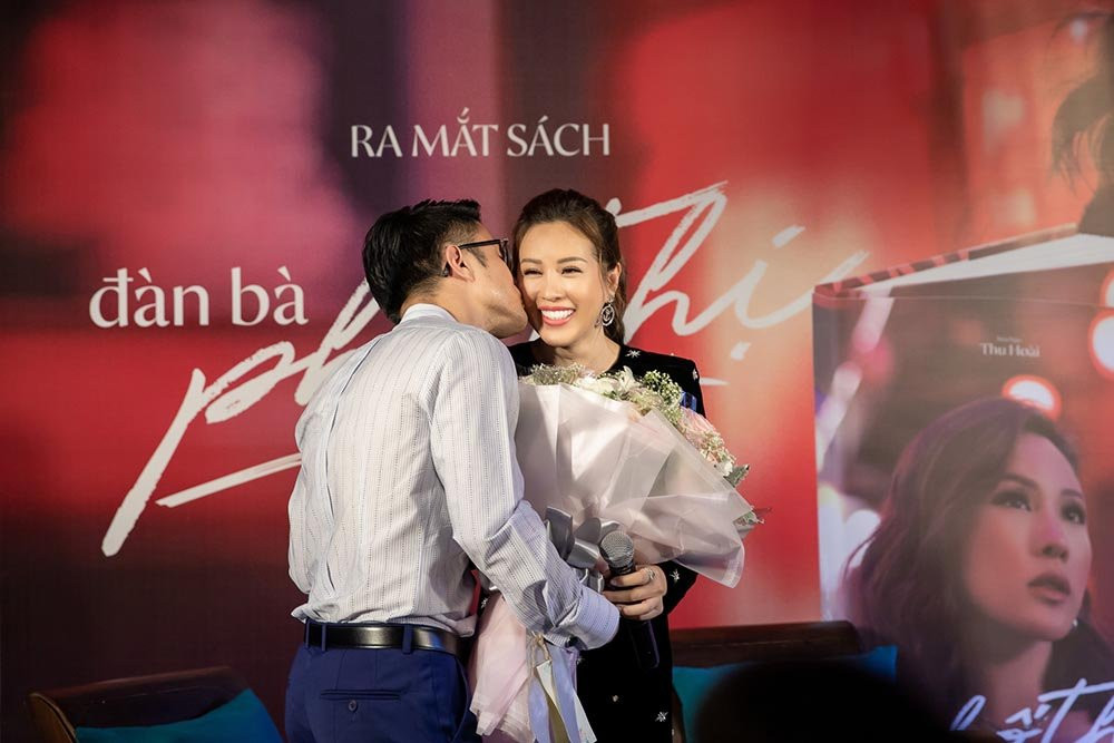 thu hoai ra mat sach moi (10) 9