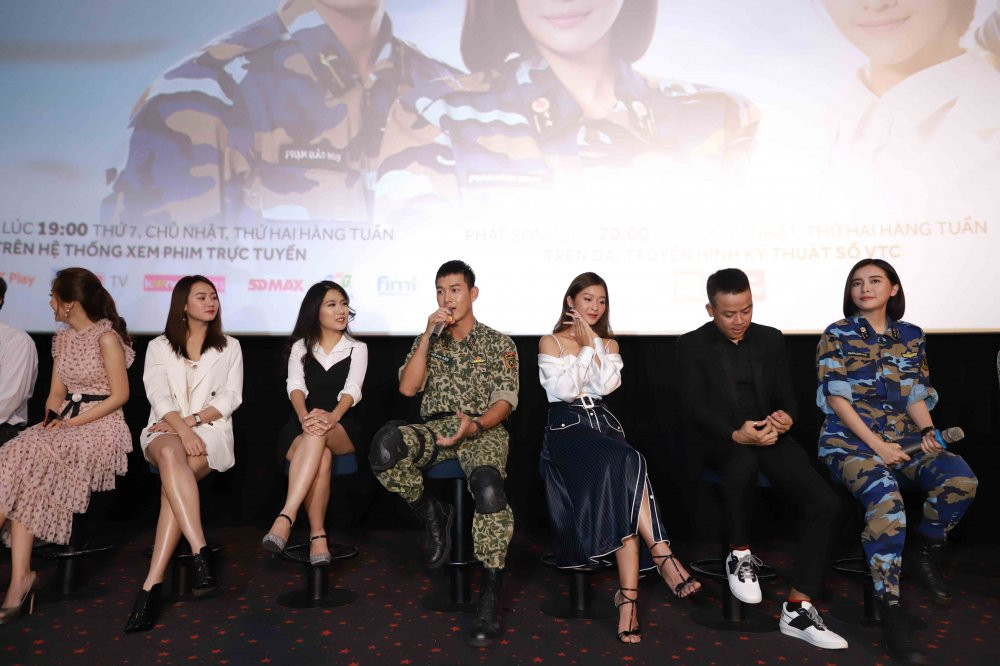 hau due mat troi (2)