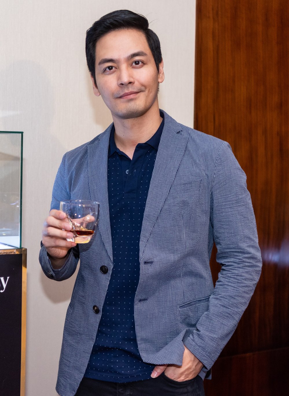 hoa hau do my linh goi cam (1)