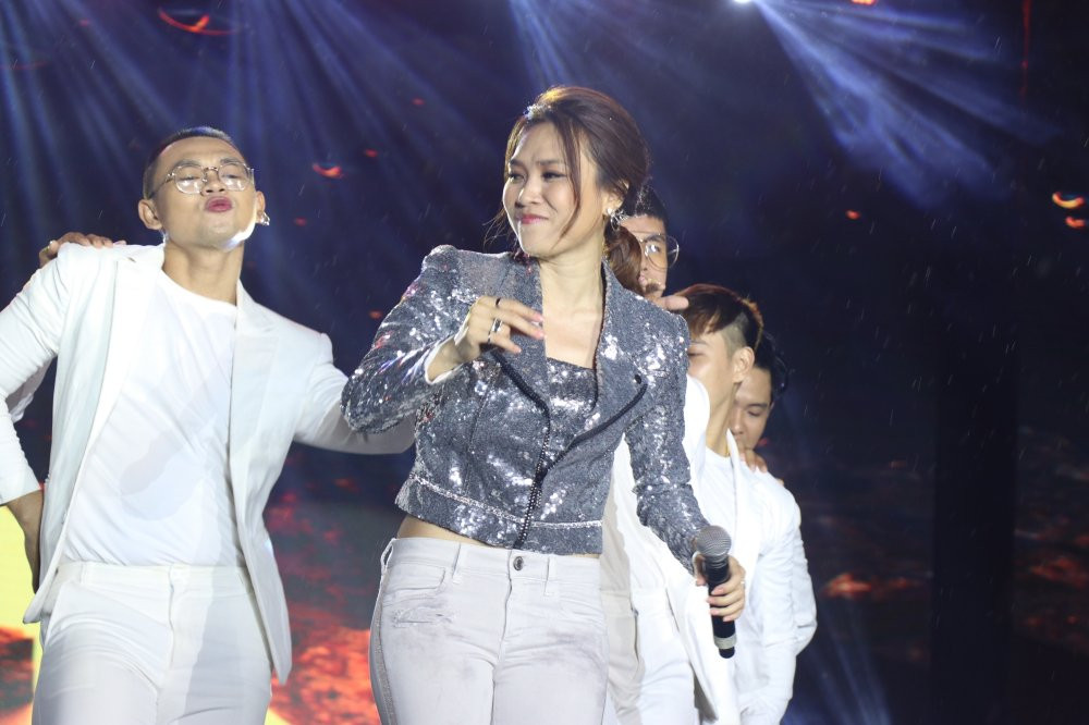 my tam dien bat chap troi mua (8) 5