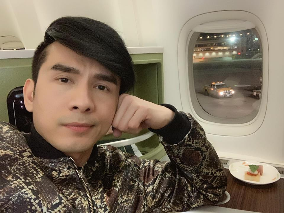 dan truong gap su co o san bay (2)