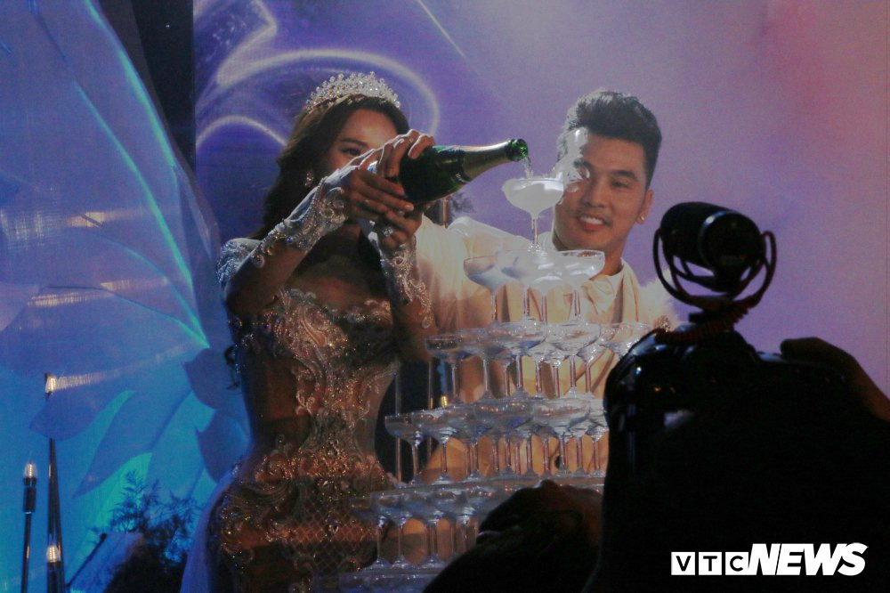 le cuoi ung hoang phuc (1)