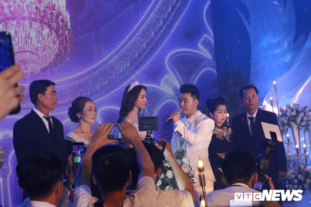 le cuoi ung hoang phuc (2)