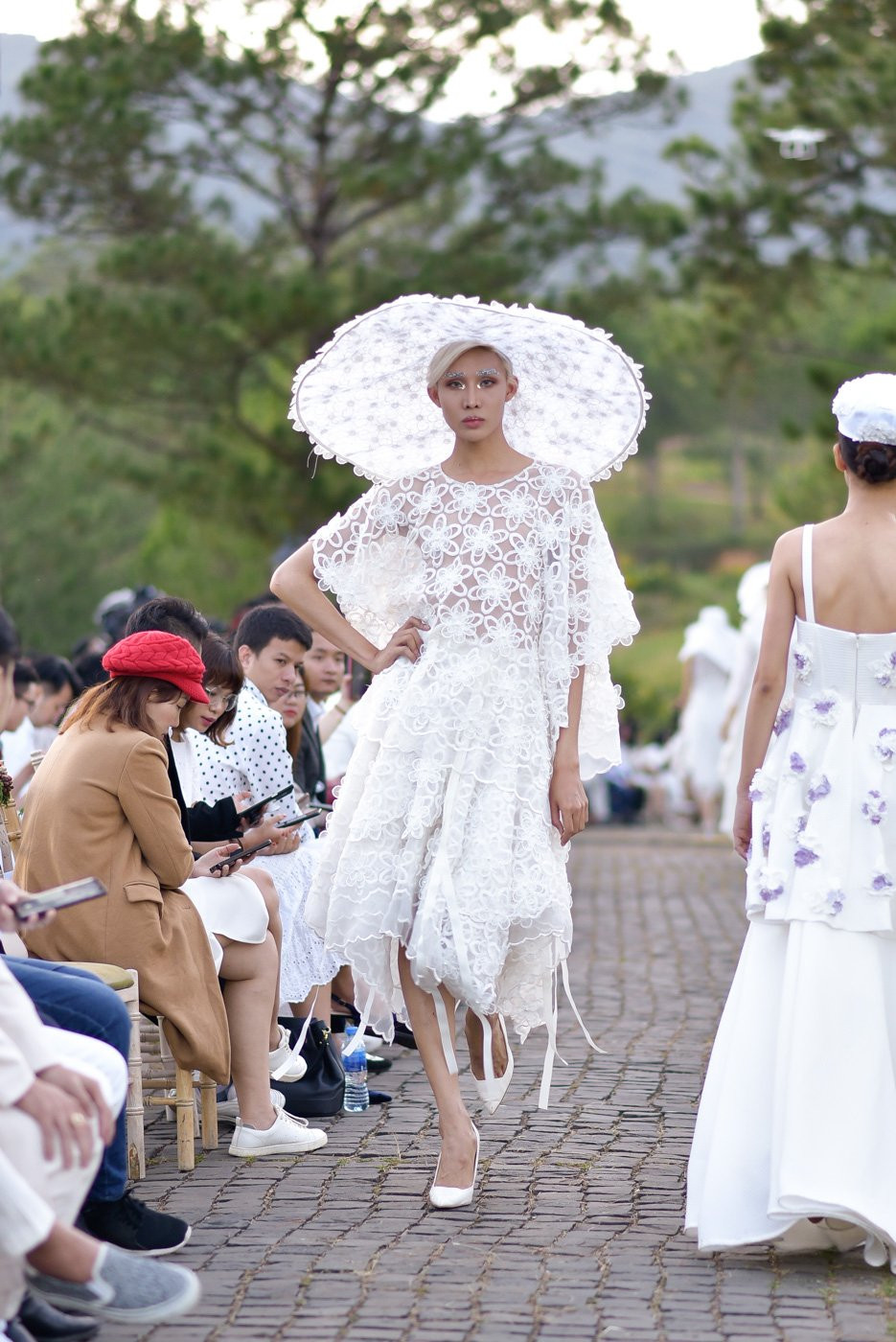 show dien thoi trang (9) 3