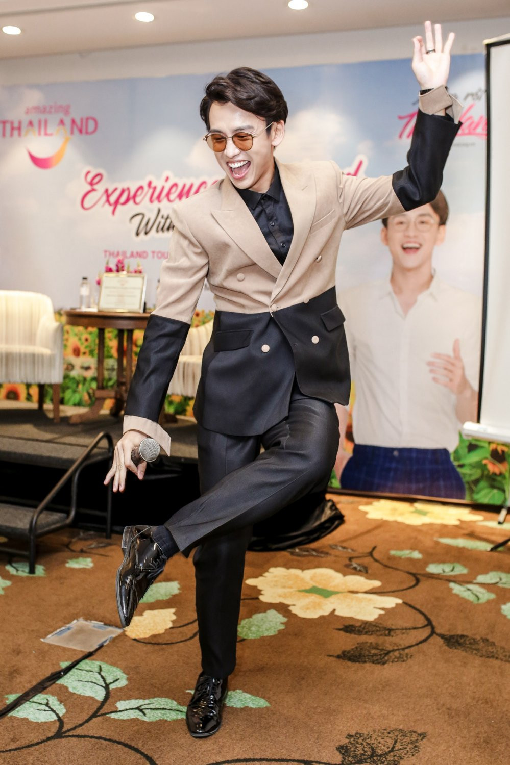 mc quang bao lam dai su du lich thai lan (1)