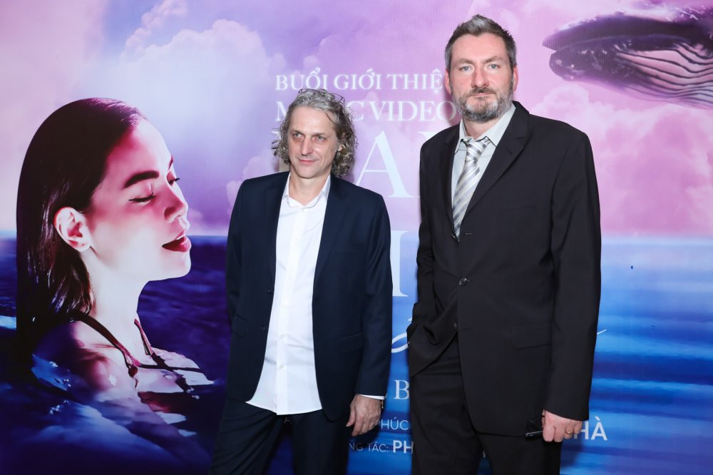 DAO DIEN NGUOI UC ADRIAN VAN DE VELDE & CHUYEN VIEN DO HOA PASCAL CHINARRO (1)