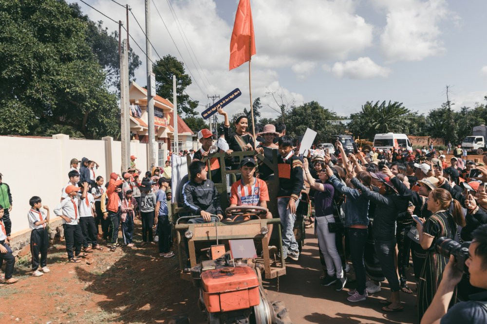 hhen nie di xe cong nong (4) 4