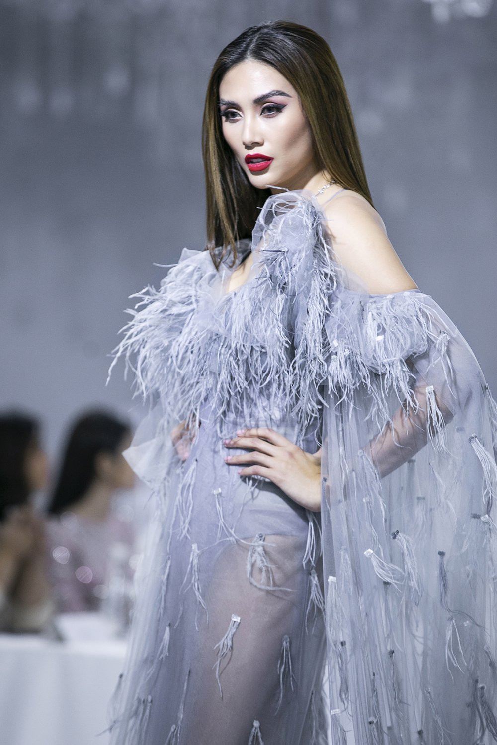 ho ngoc ha mai phuong thuy dien thoi trang (2)