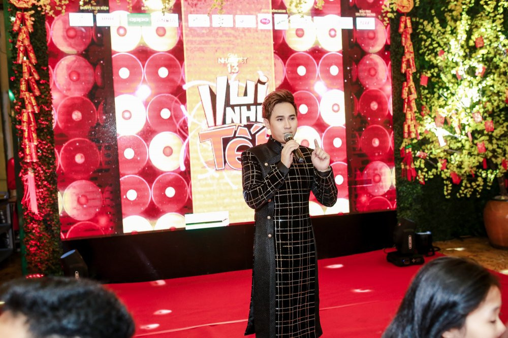 17 NGUYEN VU DAM NHAN VAI TRO MC DAN DAT BUOI RA MAT DVD GALA NHAC VIET 13 - VUI NHU TET (1) 12