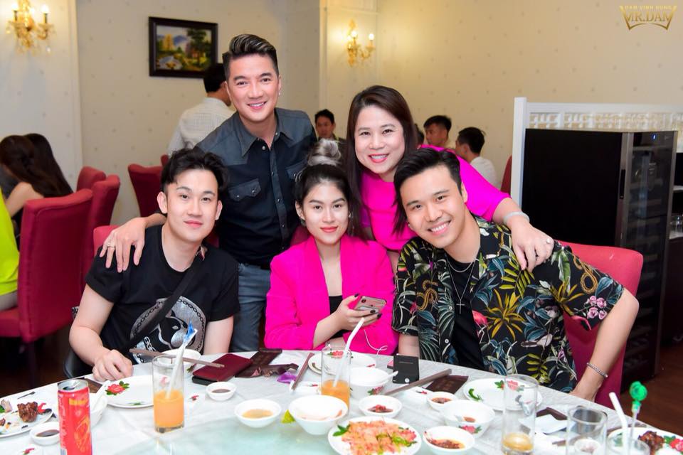 dam vinh hung to chuc sinh nhat cho me (4) 3