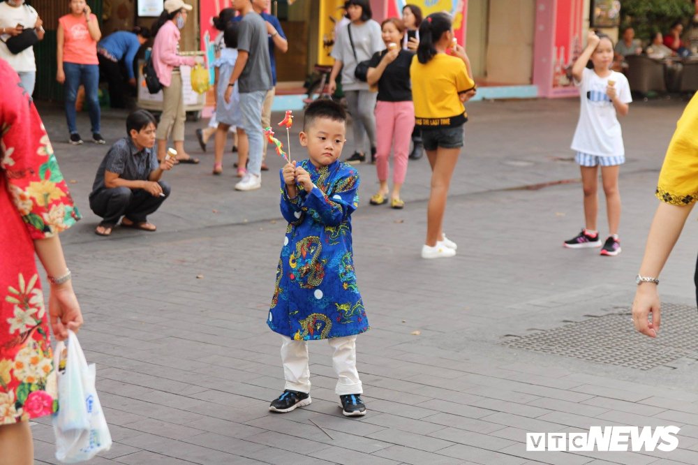 duong hoa nguyen hue 30 tet (17) 17
