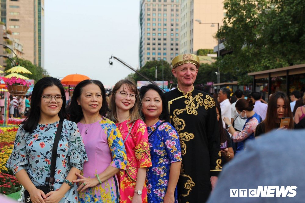 duong hoa nguyen hue 30 tet (8) 7