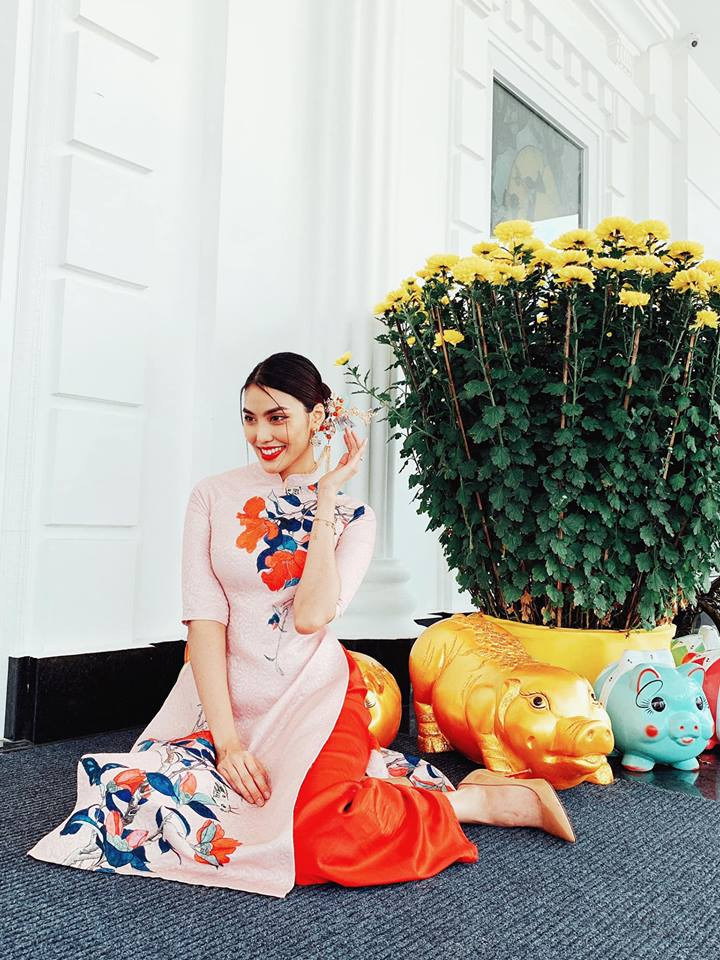 my nhan viet dien ao dai don tet (1)