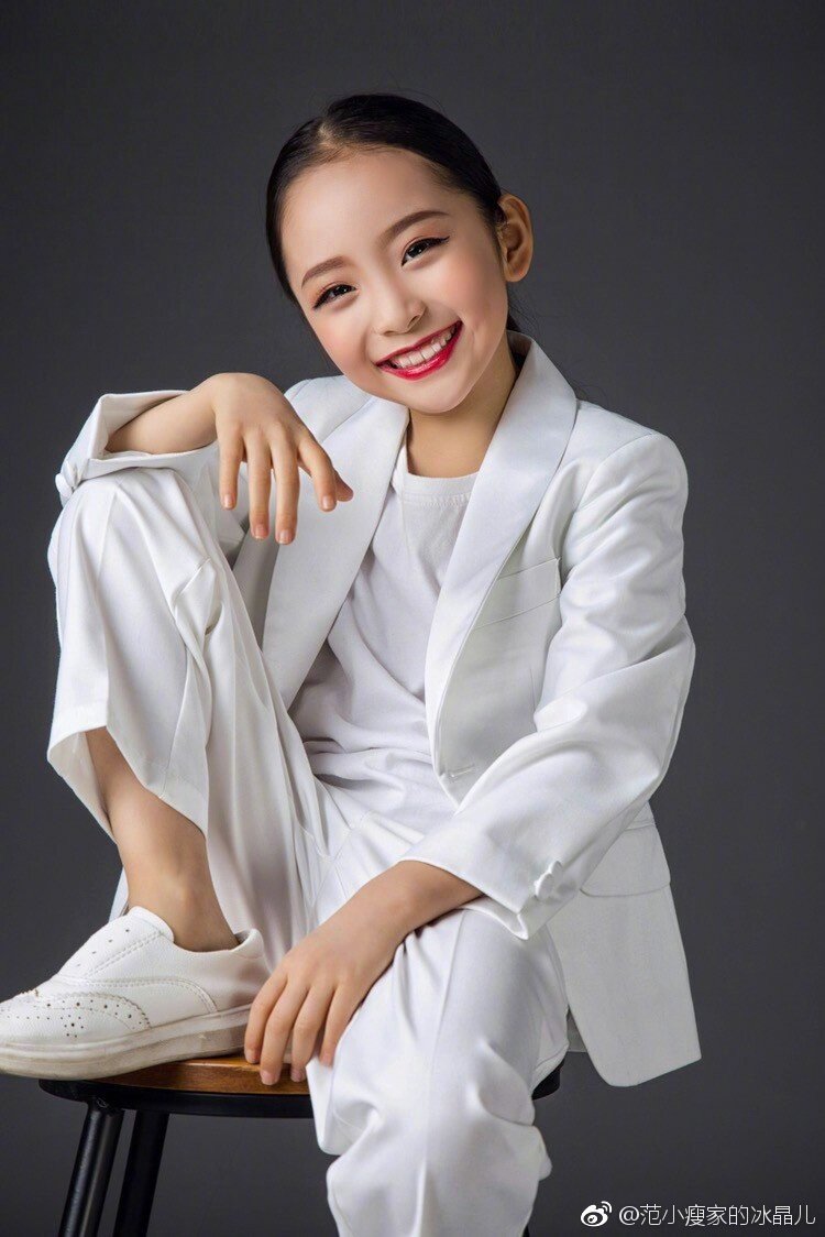 Cô em họ mới 10 tuổi của Phạm Băng Băng: Xinh như thiên sứ, còn thần thái đúng chất hậu sinh khả uý - Ảnh 9.