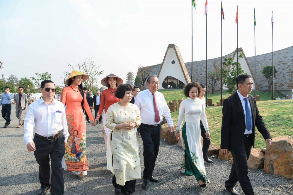 pho thu tuong thuong truc tham bao tang ca phe (1)