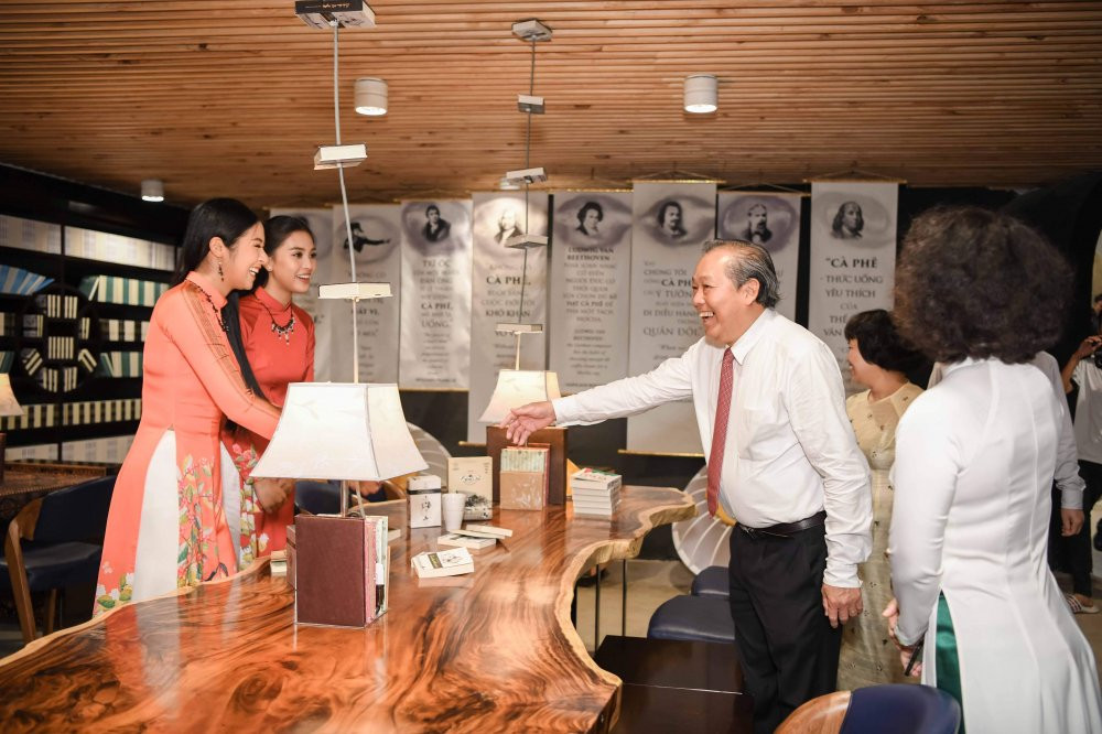 pho thu tuong thuong truc tham bao tang ca phe (3) 3