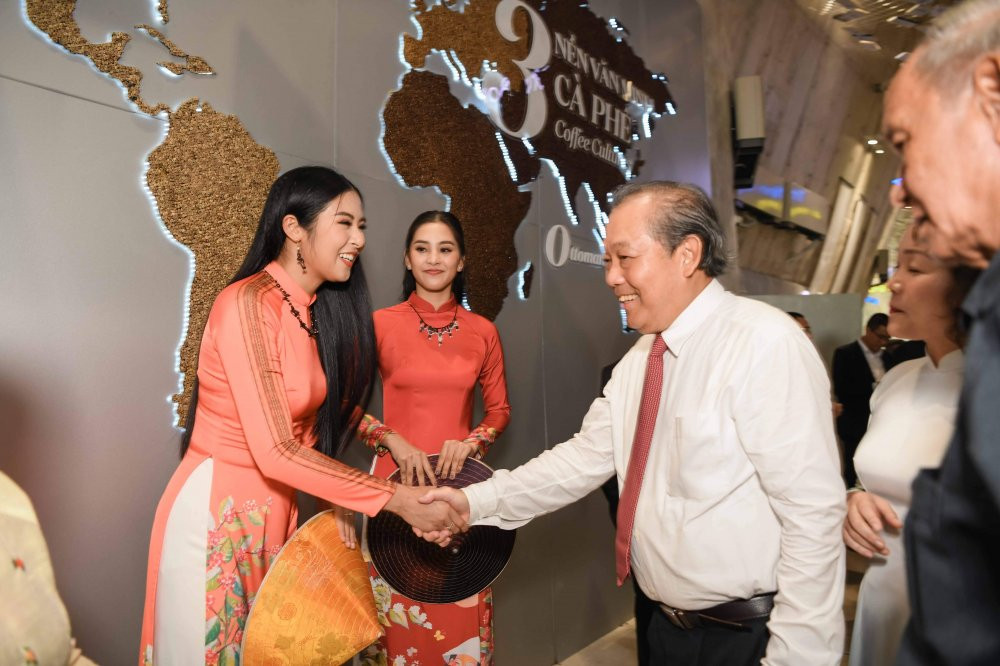 pho thu tuong thuong truc tham bao tang ca phe (6) 5