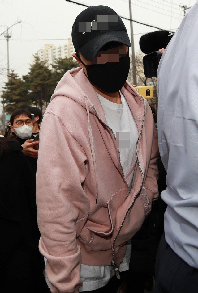 Loạt quyết định về vụ bê bối: Seungri chính thức được hoãn nhập ngũ, CEO hộp đêm không bị bắt dù dương tính với ma túy? - Ảnh 2.