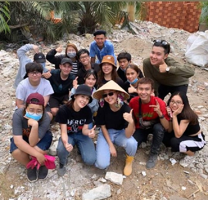 sao viet tham gia thu thach don rac (1)