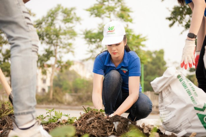 sao viet tham gia thu thach don rac (3) 3