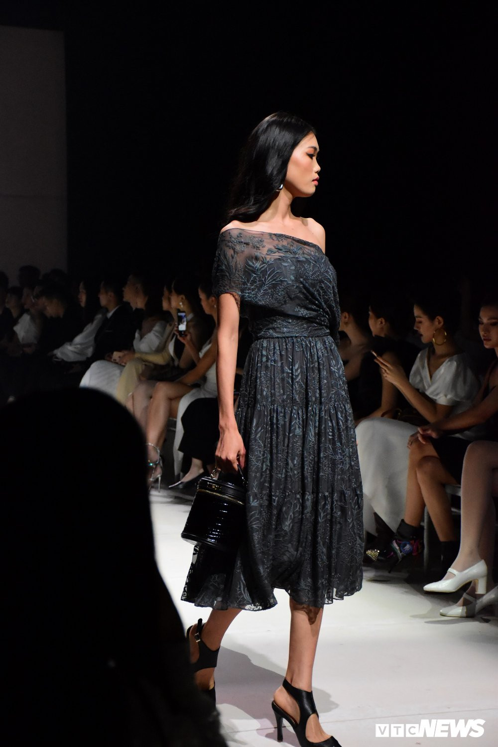 show le thanh hoa (1) 3