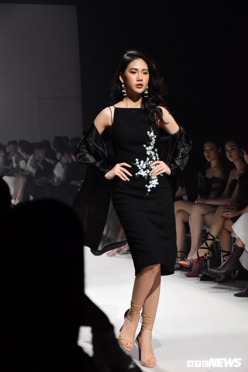 show le thanh hoa (3) 3