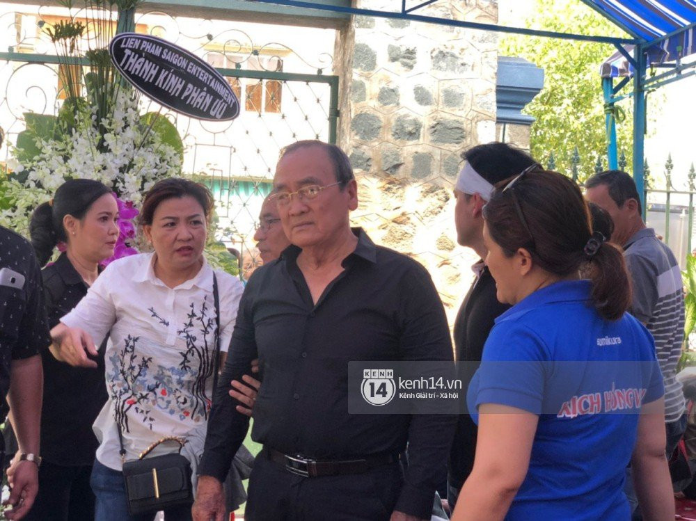 Gia đình, bạn bè nghệ sĩ thân thiết nén đau thương chuẩn bị cho tang lễ nghệ sĩ Anh Vũ - Ảnh 1.