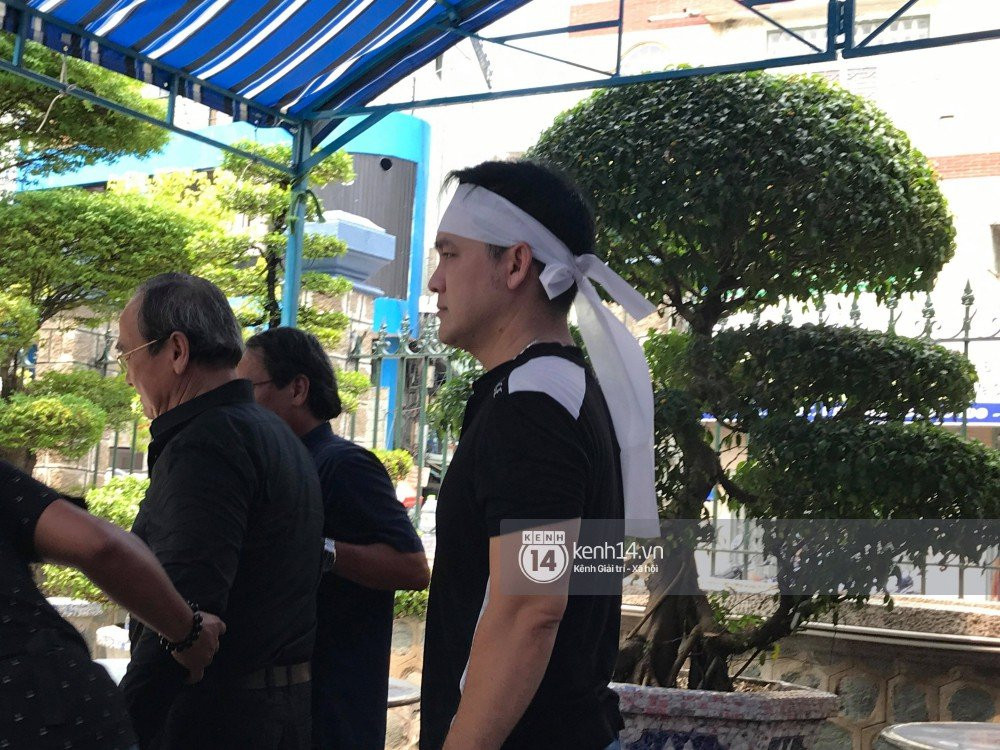 Gia đình, bạn bè nghệ sĩ thân thiết nén đau thương chuẩn bị cho tang lễ nghệ sĩ Anh Vũ - Ảnh 2.