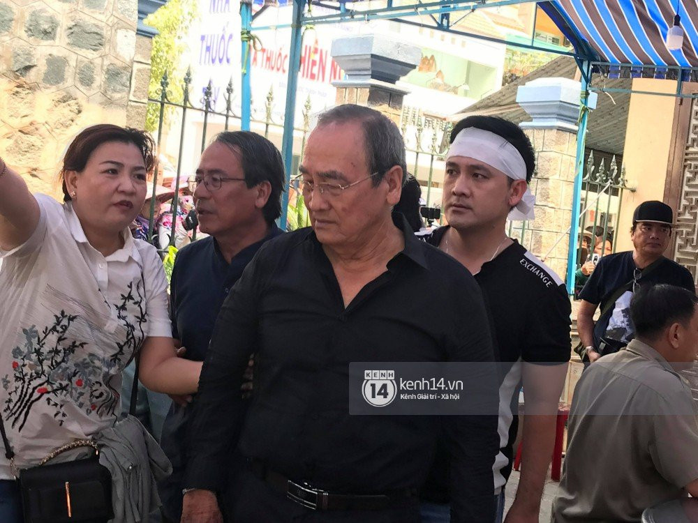 Gia đình, bạn bè nghệ sĩ thân thiết nén đau thương chuẩn bị cho tang lễ nghệ sĩ Anh Vũ - Ảnh 3.