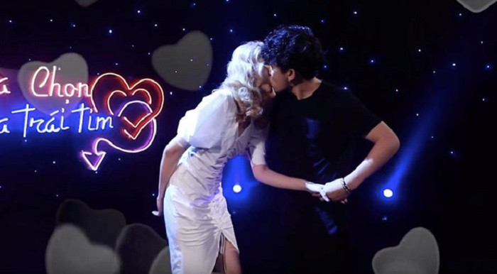 showhenhophancam (1) 4