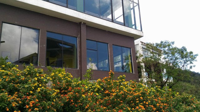 photo-1-1475684612269