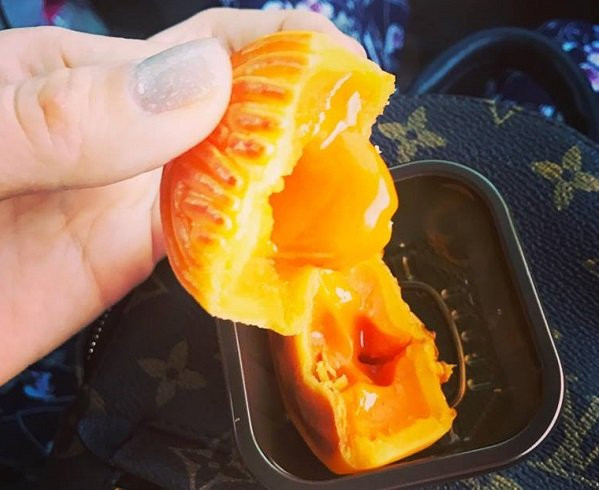 bánh trung thu, bánh trung thu cao cấp, bánh trung thu hiện đại, đặc sản nhà giàu,