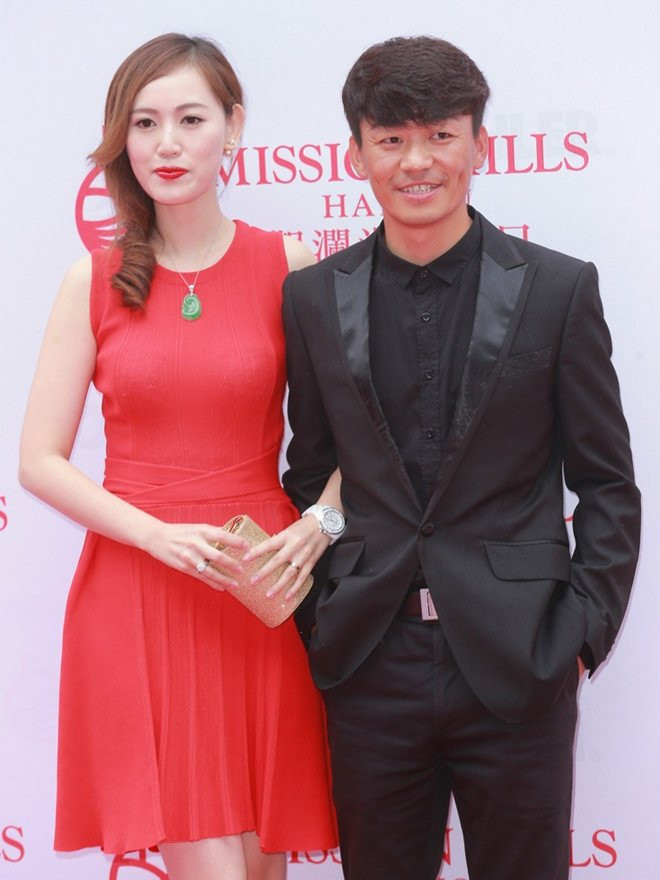 Anh de Trung Quoc kho vi canh vo ngoai tinh, kho duoc gap con hinh anh 3