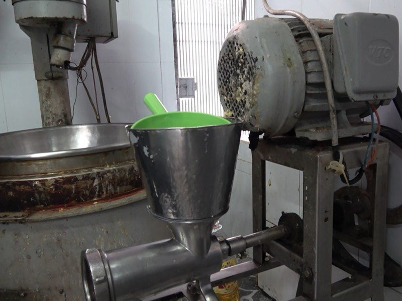 Một cơ sở sản xuất bánh trung thu bị xử phạt tại TP.HCM - ảnh 1
