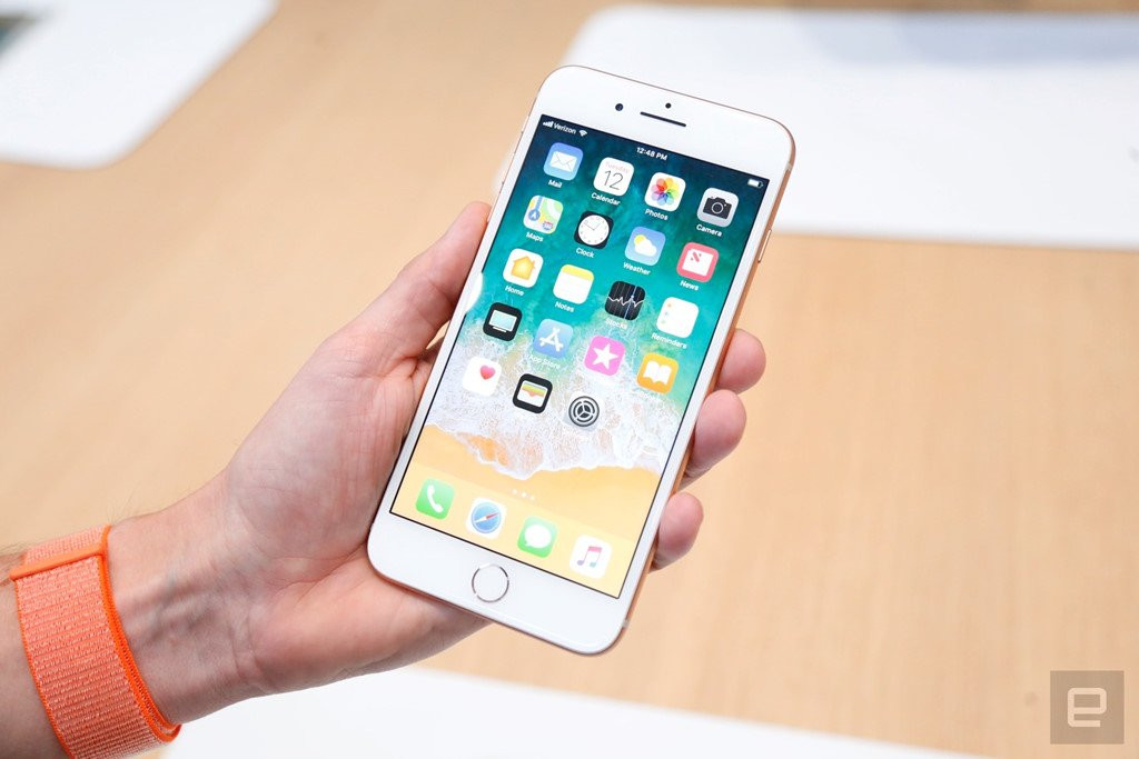 Thuc te iPhone 8, 8 Plus: Don bay de ban iPhone X? hinh anh 3