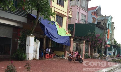 Sat thu giet nu can bo ung dung du dam tang, dua nan nhan di mai tang hinh anh 2