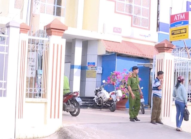 Them mot vu cuop ngan hang o mien Tay hinh anh 2
