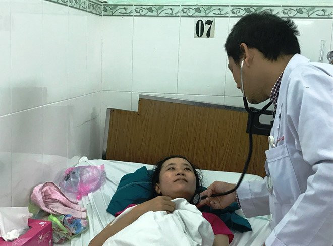 Benh nhan nhap vien vi ngo doc khi amoniac gio ra sao? hinh anh 1