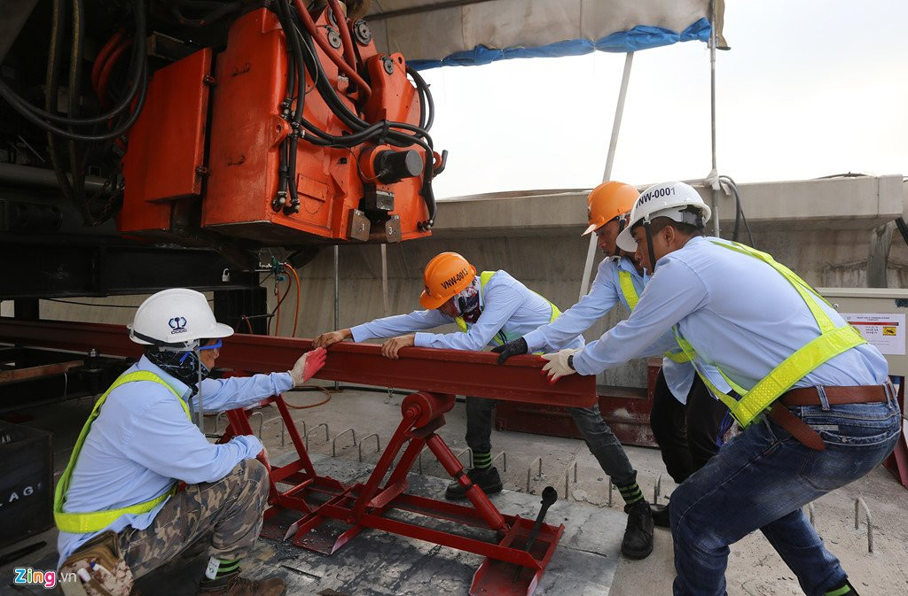 Can canh duong ray tuyen metro dau tien o Sai Gon hinh anh 1
