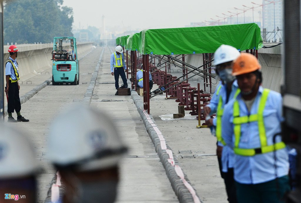 Can canh duong ray tuyen metro dau tien o Sai Gon hinh anh 12