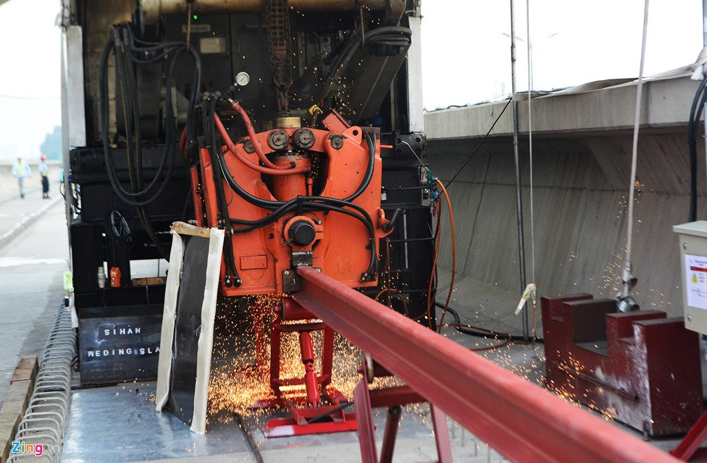 Can canh duong ray tuyen metro dau tien o Sai Gon hinh anh 2