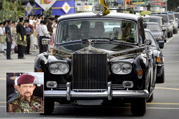 sieu-dai-gia-voi-bo-suu-tap-7000-sieu-xe-xe-dat-vang-hinh-5 14