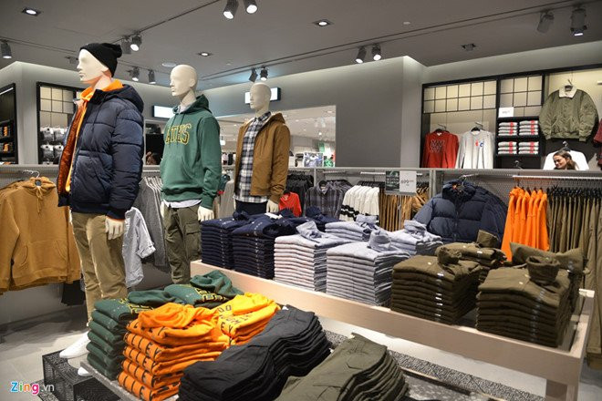 Dat hang ao khoac, H&M Ha Noi don 13.000 luot khach mua sam ngay dau hinh anh 2