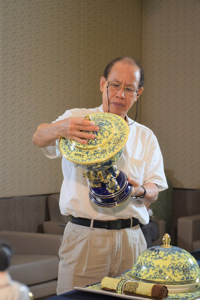 57cKham-pha-hanh-trinh-tao-tac-Chen-Ngoc-qua-tang-APEC-20172