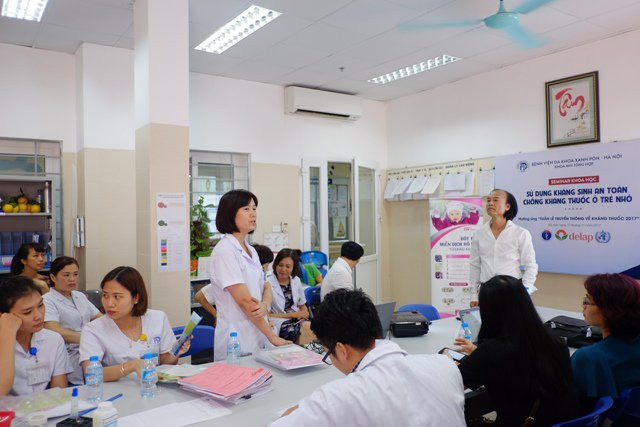 Trẻ bị đe doạ tính mạng do thói quen dùng kháng sinh chữa mọi bệnh của cha mẹ - 1