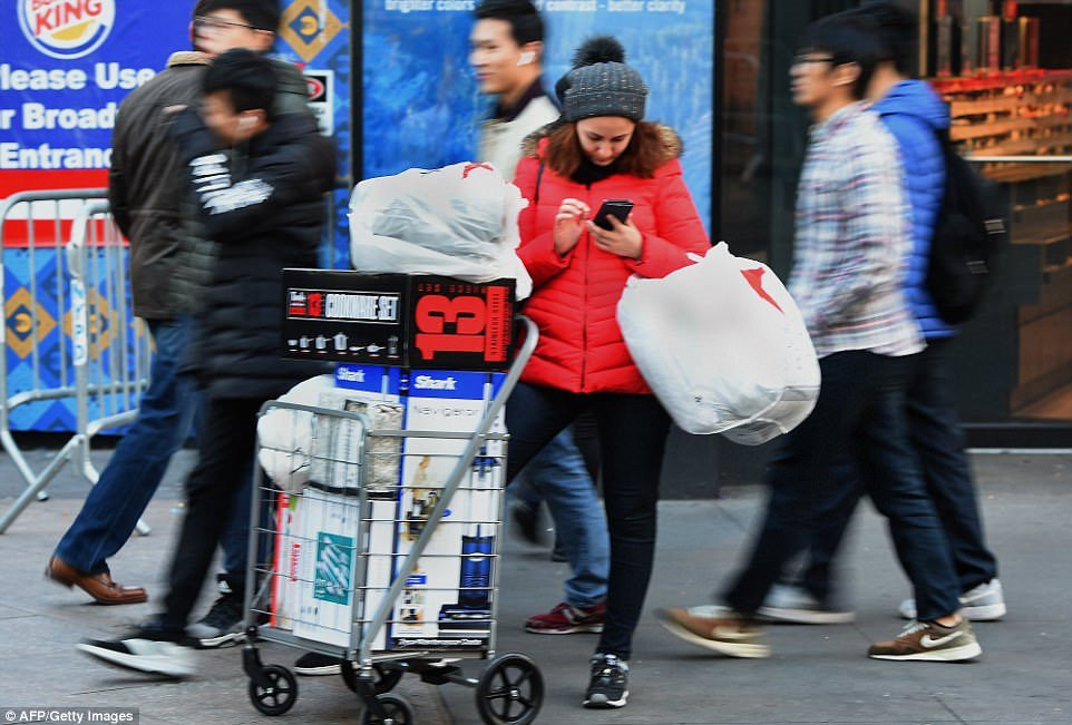 Nguoi My chi 26 ty USD dip Black Friday, Amazon chiem toi mot nua? hinh anh 11