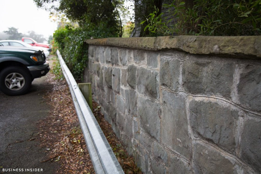 Can canh khu pho nha giau tai My tung bi ban voi gia 90.000 USD hinh anh 16