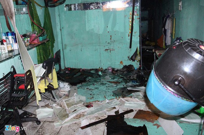 Hang loat can nha doc kenh Doi o Sai Gon boc chay giua dem hinh anh 2