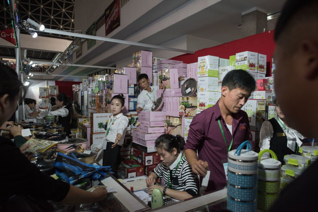 Trieu Tien kinh doanh ra sao trong 1 thap ky bi trung phat? hinh anh 3