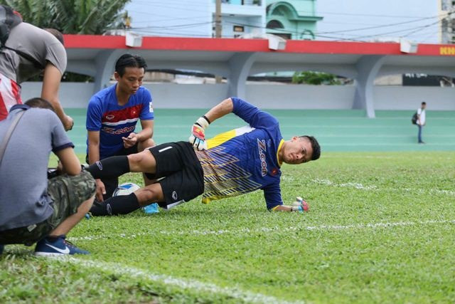 Độc quyền: Bác sĩ đội tuyển U23 lần đầu tiết lộ hình ảnh chăm sóc các cầu thủ vàng - Ảnh 2.